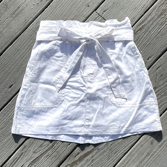 American Eagle Outfitters Dresses & Skirts - High cinched belt waist skirt